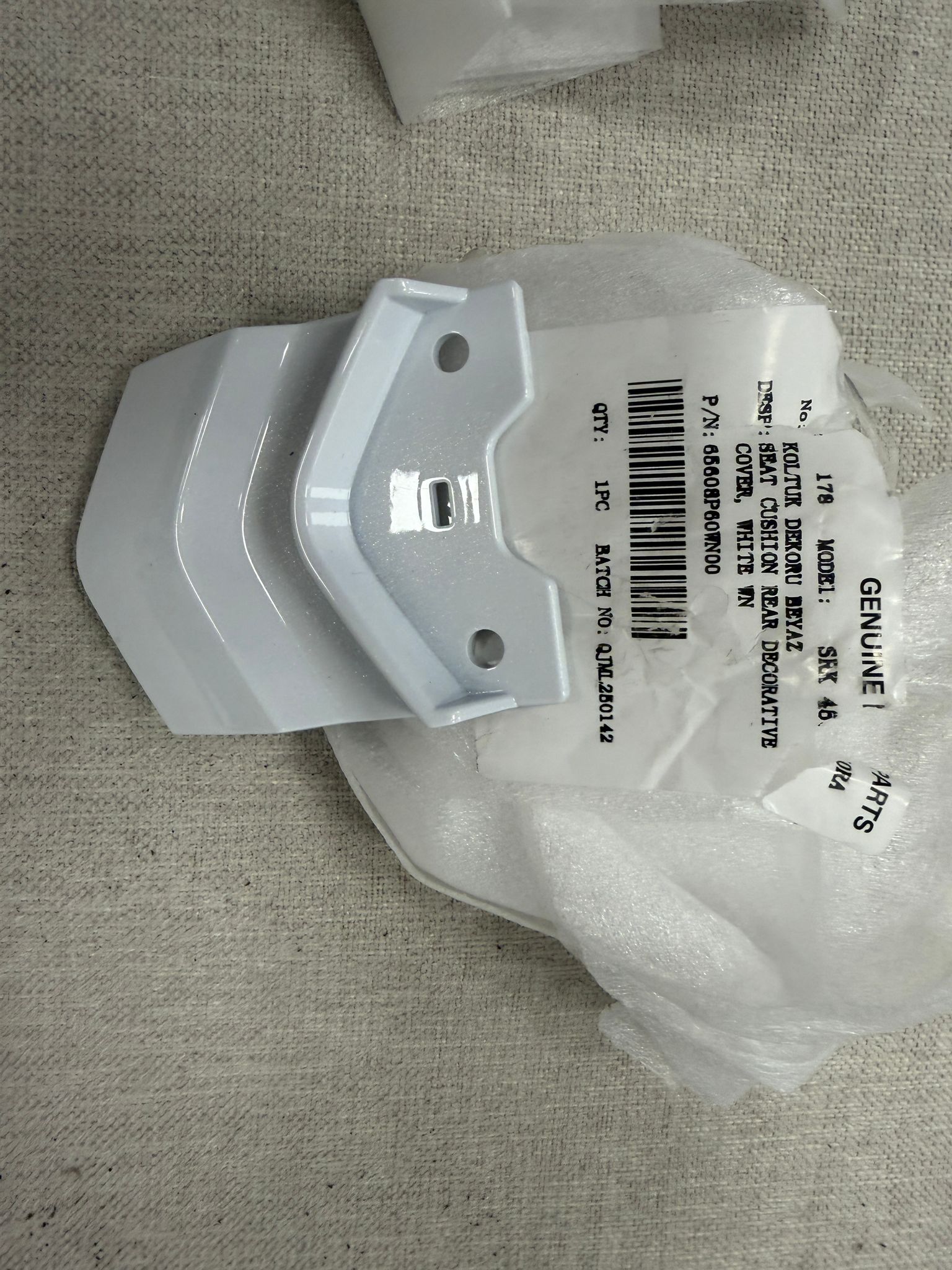 ARKA YAN PANEL BİR. DEKORU BEYAZ (SRK450-RA)